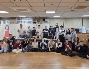 빅콰이어 55분기 수료식 지난 9월부터 11월까지 3개월간 어느때보다도 바쁜 분기를 함께 달려온 사랑하는 빅콰이어 55분기 식구들과함께 수료식을 진행했습니다 개근상, 정단원수료 많은 단원들이 함께 귀한 시간을 내어 빅콰이어라는 이름으로 함께해 주셨습니다. 각자 준비한 음식으로 포틀럭파티도 하고,서로의 기도제목으로 놓고 기도하는 시간도 가졌습니다. 빅콰이어가 모두에게 쉼과 회복을 경험하는주님의 숲이 되길 바랍니다