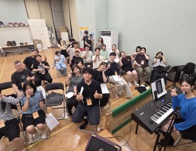 빅콰이어 58분기 정규클래스박지선 지휘자- 블랙가스펠 앙상블음악으로 하나 되고, 찬양의 깊이를 더하는 시간이번 정규클래스에서는 박지선 지휘자님과 함께 「오직 주로 인해」를 중심으로 블랙가스펠 앙상블의 매력을 경험했습니다.파트별로 소리를 맞추고 팀별 앙상블을 완성해가며, 지휘자님의 섬세한 가이드와 함께 톤메이킹·리듬·하모니를 익히는 특별한 시간이었습니다.처음 접하는 분들도 쉽게 따라올 수 있지만, 완성되는 사운드는 놀라운 퀄리티를 경험했던 시간이었습니다!!블랙가스펠 특유의 에너지와 감동을 온몸으로 느끼는 시간이었습니다.============빅콰이어 가을분기 단원 모집 / 보컬 트레이닝 프로젝트국내 최고 보컬 디렉터분들과 함께반드시 성장하는 보컬 트레이닝의 시간!기본기부터장르별 가창법스튜디오 녹음 및 공연무대 참여까지!!다가오는 가을 분기에는 뜻깊고 다채로운 무대가 준비되어 있습니다.9월 5일 : 크리스천 송 페스티벌(여의도 순복음교회 대성전)10월 10일 : 진선규 배우와 함께하는 '미래워십 페스타'11월 14일 : W 페스티벌 